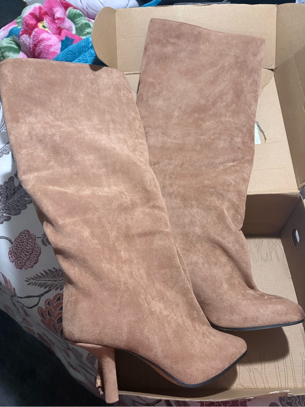 Women's Knee-High Suede Boots in Taupe